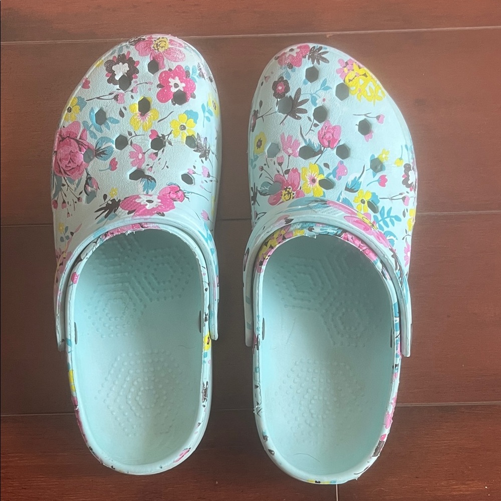 Women’s Blue Floral Clogs Sz US 10
